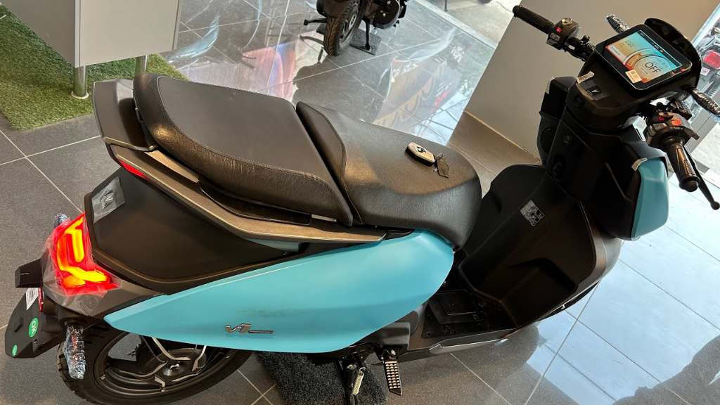 110km की शानदार रेंज देने वाला 2024 New Hero Vida V1 Pro Electric Scooter को बेहद किफायती कीमत में लाए घर, जाने फीचर्स 110km की शानदार रेंज देने वाला 2024 New Hero Vida V1 Pro Electric Scooter को बेहद किफायती कीमत में लाए घर, जाने फीचर्स