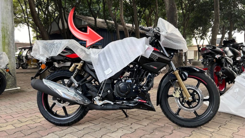 ₹19999 के डाउन पेमेंट में नए साल पर TVS Apache RTR 180 का शानदार ऑफर, पावरफुल बाइक का मौका न चूकें ₹19999 के डाउन पेमेंट में नए साल पर TVS Apache RTR 180 का शानदार ऑफर, पावरफुल बाइक का मौका न चूकें